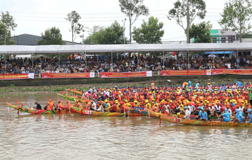 Hơn 135.000 lượt khách đến xem, cổ vũ đua ghe ngo Sóc Trăng 2023