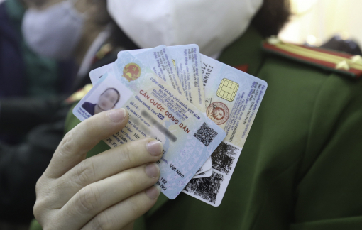 Thu thập thông tin mống mắt khi làm Thẻ căn cước mới