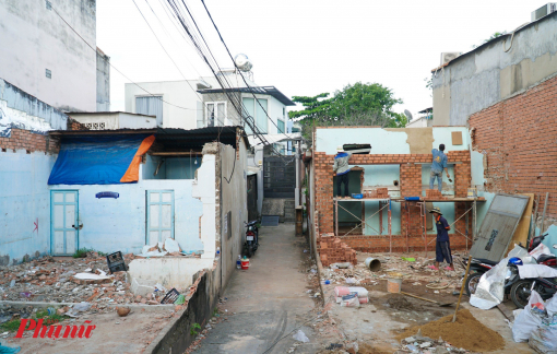 Người dân quận Gò Vấp dỡ nhà, giao đất để mở rộng đường từ 7m lên 32m