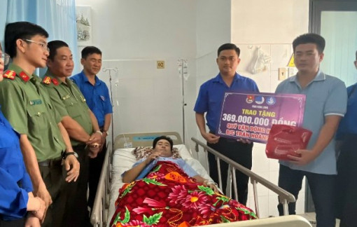 Hỗ trợ hơn 500 triệu đồng giúp đại úy bị đứt lìa 2 chân khi bắt cát tặc