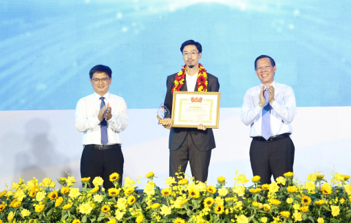 Ca sĩ Đen Vâu nhận Giải thưởng Tình nguyện quốc gia năm 2023