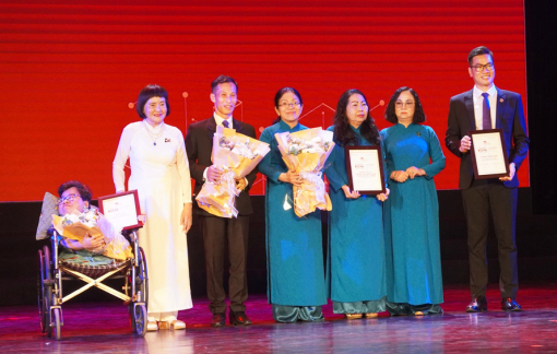 Cô gái xương thủy tinh quê “đất thép thành đồng” được vinh danh cá nhân “Sống đẹp”