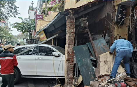 Hà Nội: Nữ tài xế có nồng độ cồn, lái xe húc đổ tường nhà cổ hơn 100 tuổi