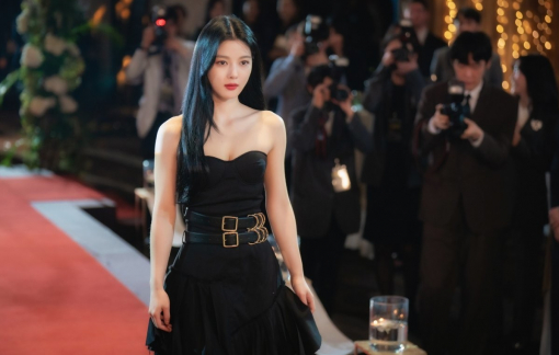 Bóc giá trang phục ''nữ tổng tài'' của Kim Yoo Jung trong phim mới