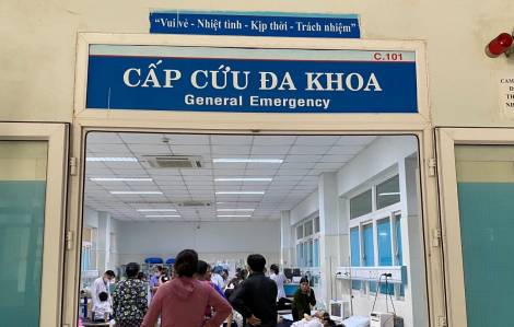 25 học sinh ở Quảng Ngãi nhập viện sau khi ăn thạch của người phụ nữ lạ