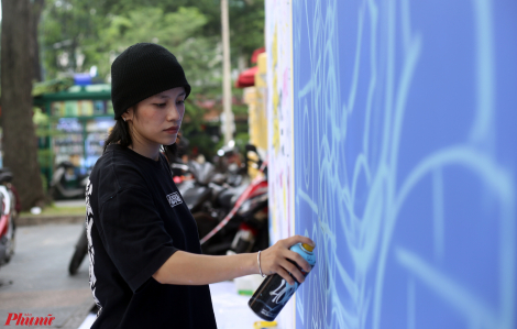 Họa sĩ graffiti Thảo Xeko phủ sắc màu cho tình yêu Sài Gòn