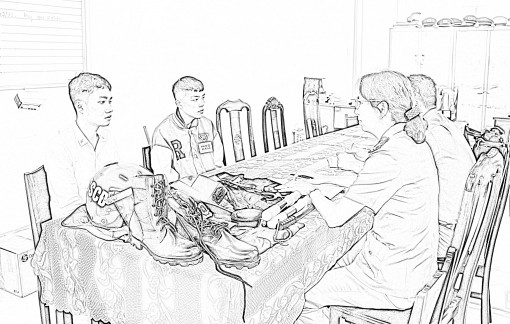 Mua trang phục công an trên mạng, vừa mặc ra đường đã bị bắt