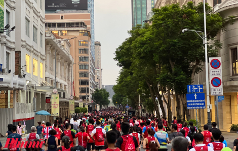 Hơn 15.000 vận động viên marathon chạy qua các cung đường đẹp nhất TPHCM