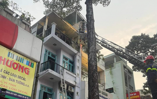 Kịp thời cứu 6 người trong căn nhà bốc cháy ở quận 10