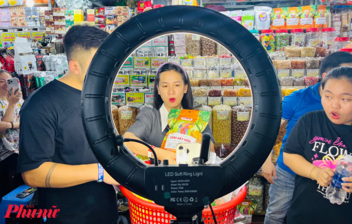 AI 'chốt' được 900 đơn hàng tại chợ Bến Thành