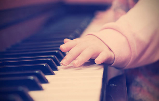 Nữ giáo viên giúp trẻ khuyết tật tìm thấy niềm vui trong âm nhạc