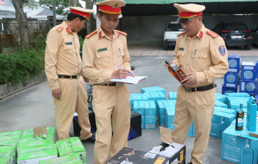 Tạm giữ hơn 1.600 chai rượu ngoại không rõ nguồn gốc