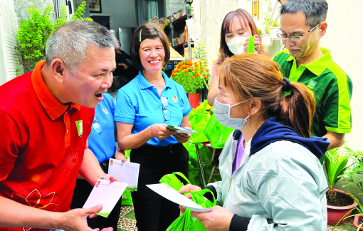 Doanh nghiệp xoay xở để tiền thưởng tết không giảm