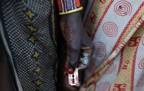 Giải cứu các bé gái bị cắt bộ phận sinh dục, cảnh sát ở Kenya bị ném đá đến chết