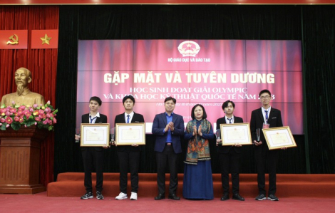 Tuyên dương học sinh đoạt giải Olympic và Khoa học kỹ thuật quốc tế