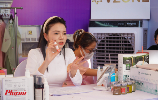 Tiểu thương chợ Bến Thành thu về 4,2 tỉ đồng sau 5 ngày livestream bán hàng