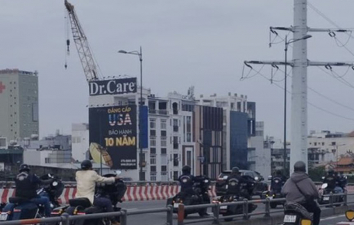 Xử phạt 10 người điều khiển xe Harley đi vào làn ô tô trên cầu Bình Lợi