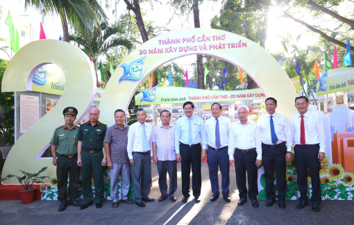 Khai mạc triển lãm ảnh “Thành phố Cần Thơ - 20 năm xây dựng và phát triển”
