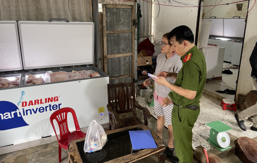 Cận cảnh kho thịt nhập khẩu không rõ nguồn gốc cung cấp cho nhiều bếp ăn tại Huế