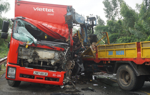 Tai nạn giữa 2 xe tải trên đường tránh Nam Hải Vân, 4 người bị thương