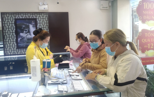 Giá vàng lập kỷ lục theo giờ, website công ty vàng liên tục báo lỗi