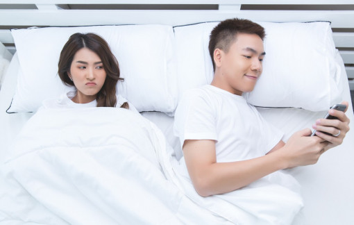 Chồng rất khác trên “phây”