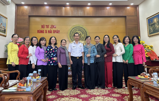 Tiểu ban Công tác cán bộ nữ TPHCM thăm cán bộ, chiến sĩ Bộ Tư lệnh Vùng 5 Hải quân