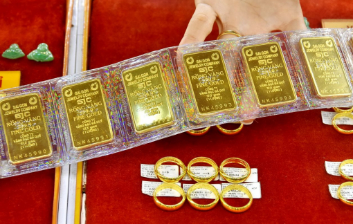 Giá vàng lập đỉnh mới, 77 triệu đồng/lượng