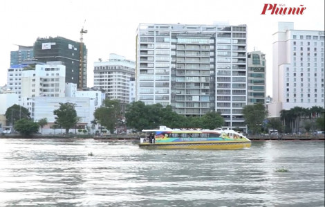 Ngắm hoàng hôn trên sông Sài Gòn bằng tàu 2 tầng