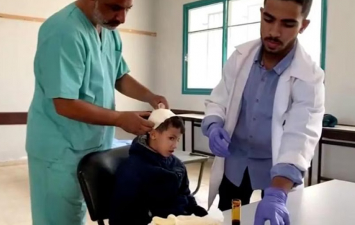 Chỉ có gạc và nước muối sinh lý cho bệnh nhân bị thương tại bệnh viện ở Gaza