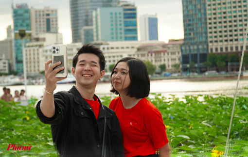 Công viên bờ sông Sài Gòn có cánh đồng hoa hướng dương chính thức  mở cửa