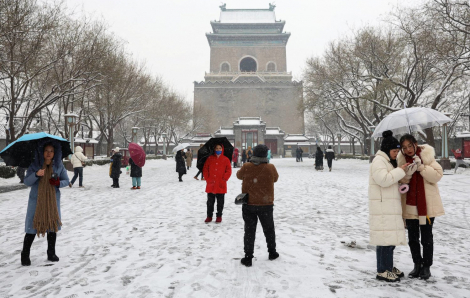 Người dân Bắc Kinh thích thú chơi tuyết trong đợt lạnh kỷ lục