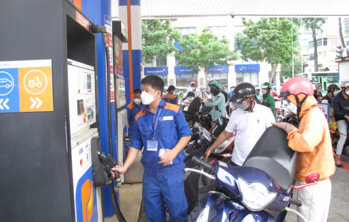 Chi phí xuất hóa đơn điện tử cho người mua xăng dầu gấp 100 lần hóa đơn giấy?