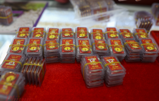 Giá vàng miếng vượt 80 triệu đồng/lượng