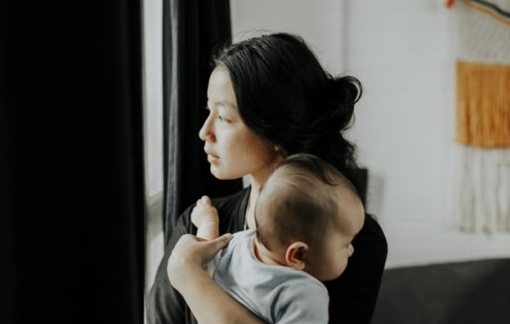 Trầm cảm sau sinh tàn phá người mẹ cả về thể chất lẫn tinh thần