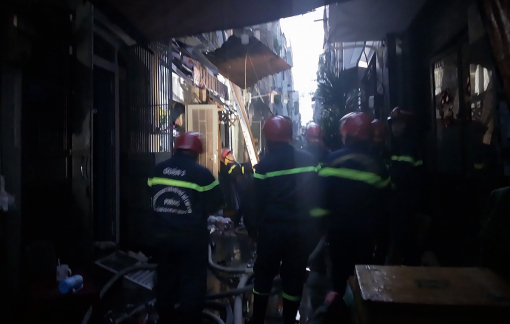 Cháy nhà trong hẻm chợ ở quận 3