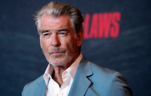 Đi bộ vượt quá điểm cấm, "điệp viên 007" Pierce Brosnan bị ra tòa Đi bộ vượt quá điểm cấm, "điệp viên 007" Pierce Brosnan bị ra tòa