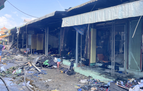 Hỏa hoạn thiêu rụi gần 300 ki ốt tại chợ đồ cũ Châu Long