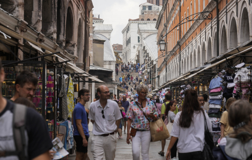 Venice giới hạn nhóm khách du lịch 25 người để bảo vệ thành phố