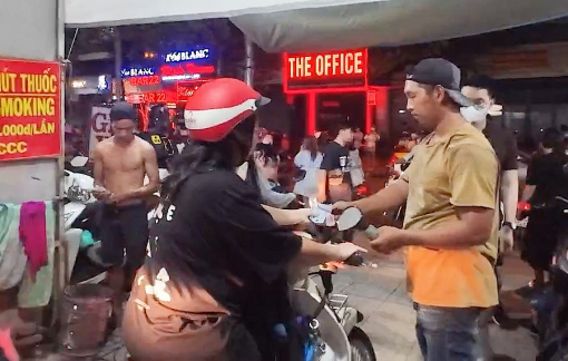 Bãi giữ xe trung tâm TPHCM "chém" 50.000 đồng/lượt trong đêm giao thừa