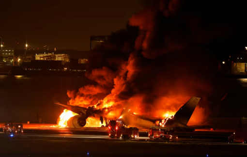 Nhật Bản: Máy bay chở khách va chạm máy bay cứu hộ động đất, 5 người chết