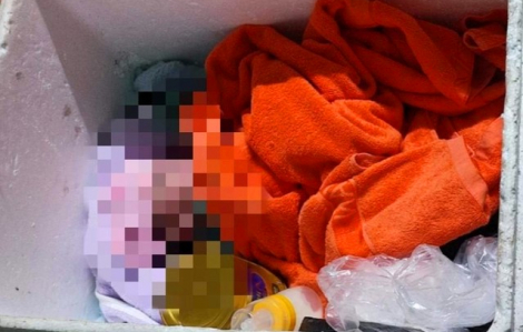 Bé gái 2 tháng tuổi bị bỏ rơi trong đêm cùng mảnh giấy “Xin nuôi con giúp tui”