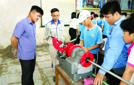 Bao giờ người miền Tây thôi bấp bênh việc làm?