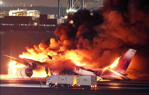 379 người trên máy bay bị cháy ở Nhật thoát nạn trong 90 giây: Đó là phép màu