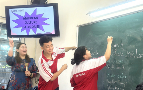 Giờ học tiếng Anh hào hứng với tình nguyện viên người Mỹ