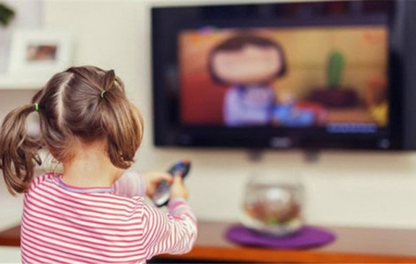Trẻ dưới 2 tuổi coi ti vi nhiều dễ bị lệch hành vi - cảm giác