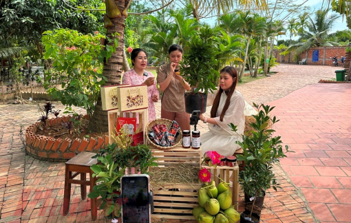 Gần 20 triệu lượt xem Miu Lê, Long Chun... livestream bán hàng tại Bến Tre