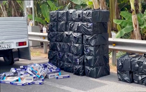 Phát hiện công an, đối tượng buôn lậu bỏ lại xe tải, nhảy xuống sông tẩu thoát