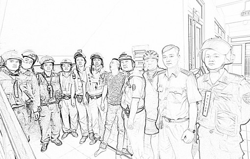 CSGT TPHCM nổ súng trấn áp 2 kẻ cướp xe máy ở khu công nghệ cao