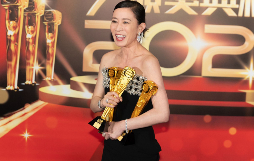 Xa Thi Mạn gọi điện cho mẹ ngay sau khi thắng 3 giải nữ chính